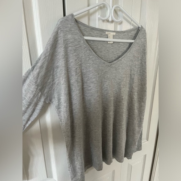 H&M Oversized Lightweight V-Neck Sweater - Picture 2 of 5